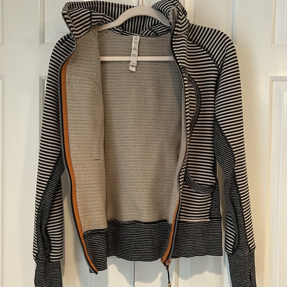 Lululemon hoodie size 6 - Picture 3 of 5